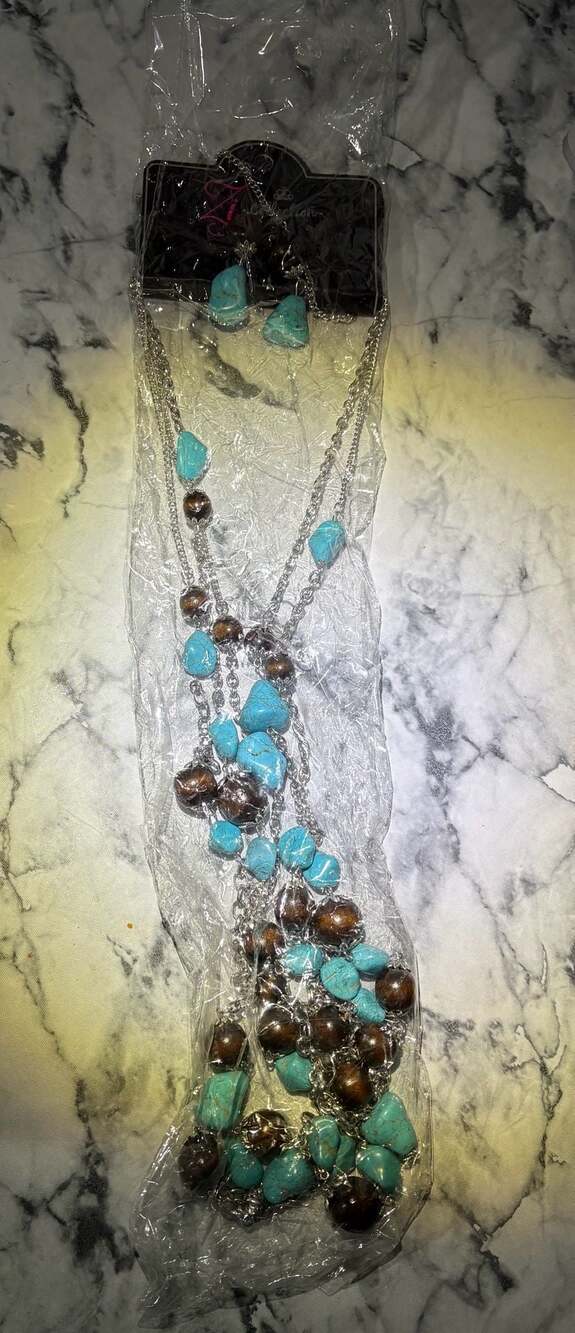 Paparazzi Groundbreaker Zi Collection Multi Strand Necklace and Earrings Set